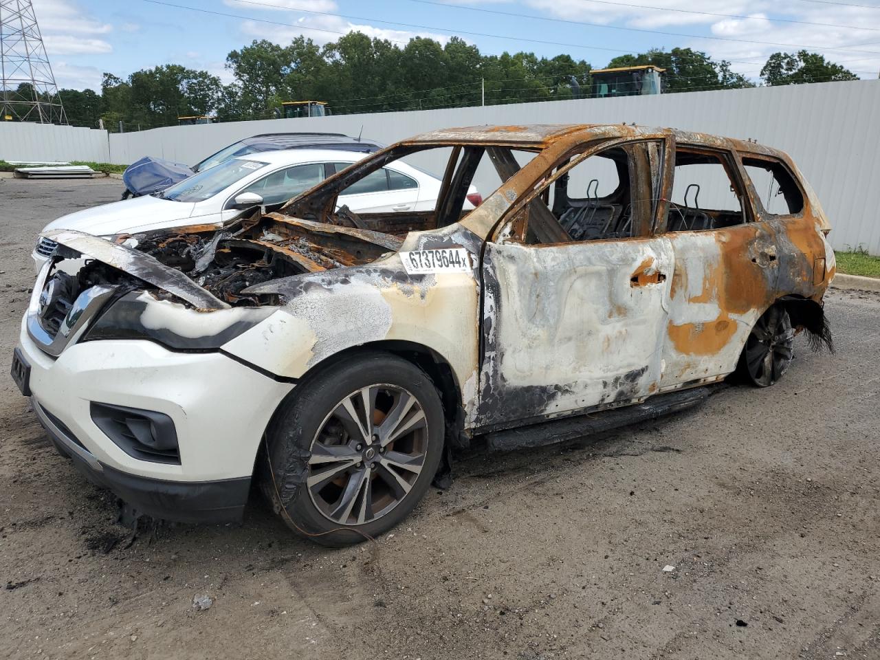  Salvage Nissan Pathfinder