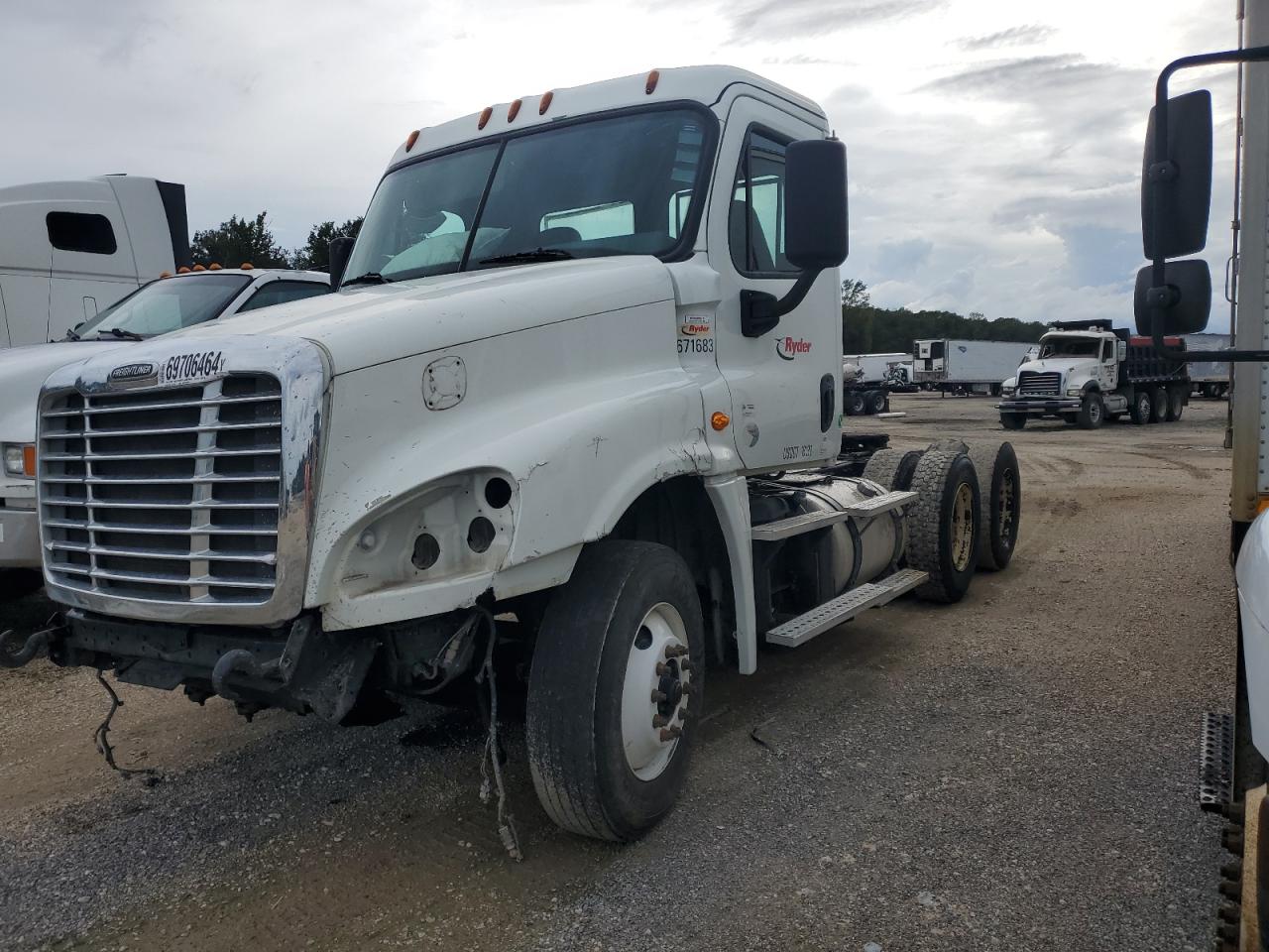 Lot #2913988557 2017 FREIGHTLINER CASCADIA 1