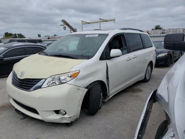 TOYOTA SIENNA XLE