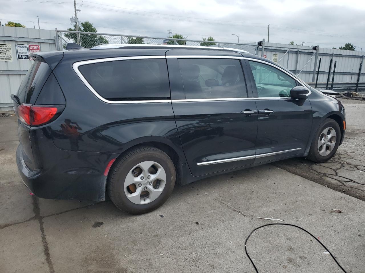 Lot #2826267458 2017 CHRYSLER PACIFICA T