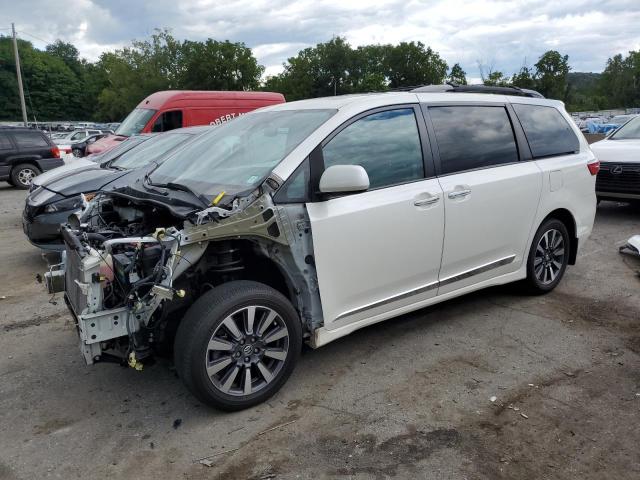 VIN 5TDDZ3DC2JS200468 2018 Toyota Sienna, Xle no.1