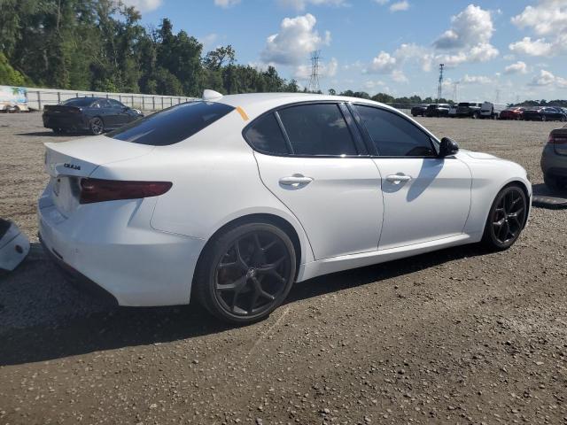 VIN ZARFAMANXK7623182 2019 Alfa Romeo Giulia no.3