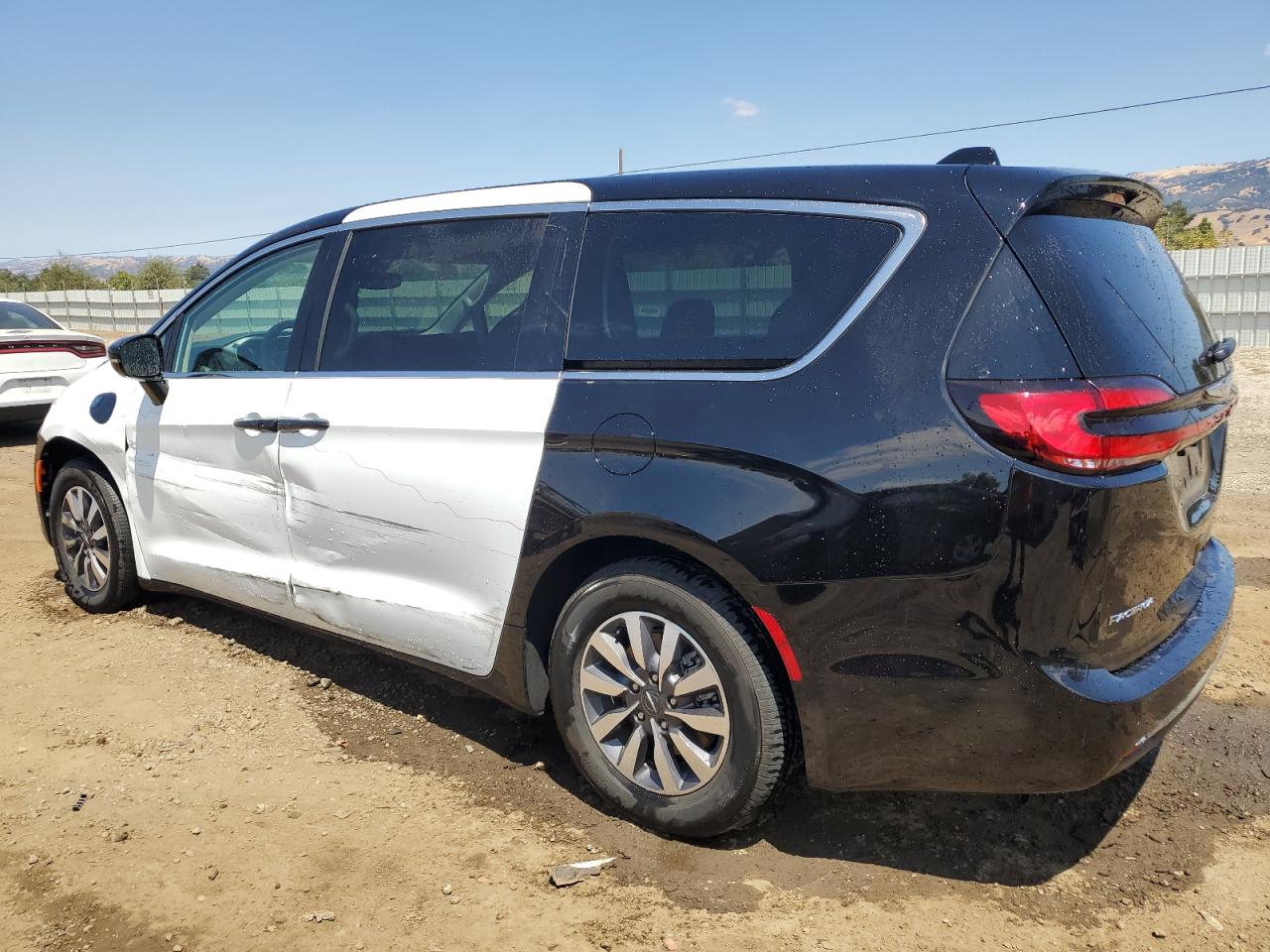 Lot #2786538604 2024 CHRYSLER PACIFICA H