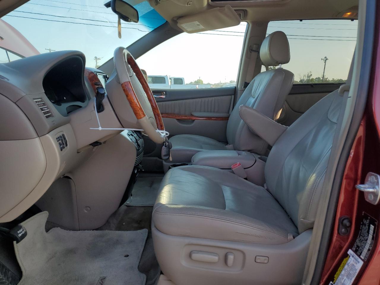 Lot #2828834959 2006 TOYOTA SIENNA XLE