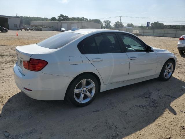 VIN WBA3C3C5XFK203131 2015 BMW 3 Series, 320 I Xdrive no.3