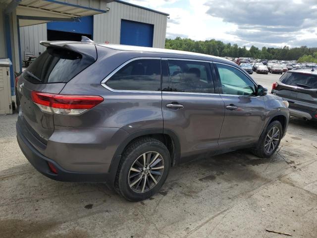 VIN 5TDJZRFH3KS576998 2019 Toyota Highlander, SE no.3