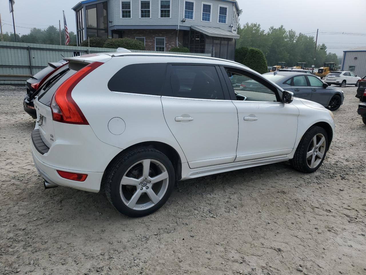 Lot #3028524941 2011 VOLVO XC60