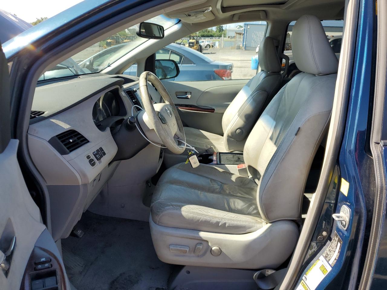 Lot #2909691269 2011 TOYOTA SIENNA XLE