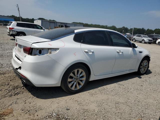 VIN 5XXGT4L32JG241304 2018 KIA Optima, LX no.3