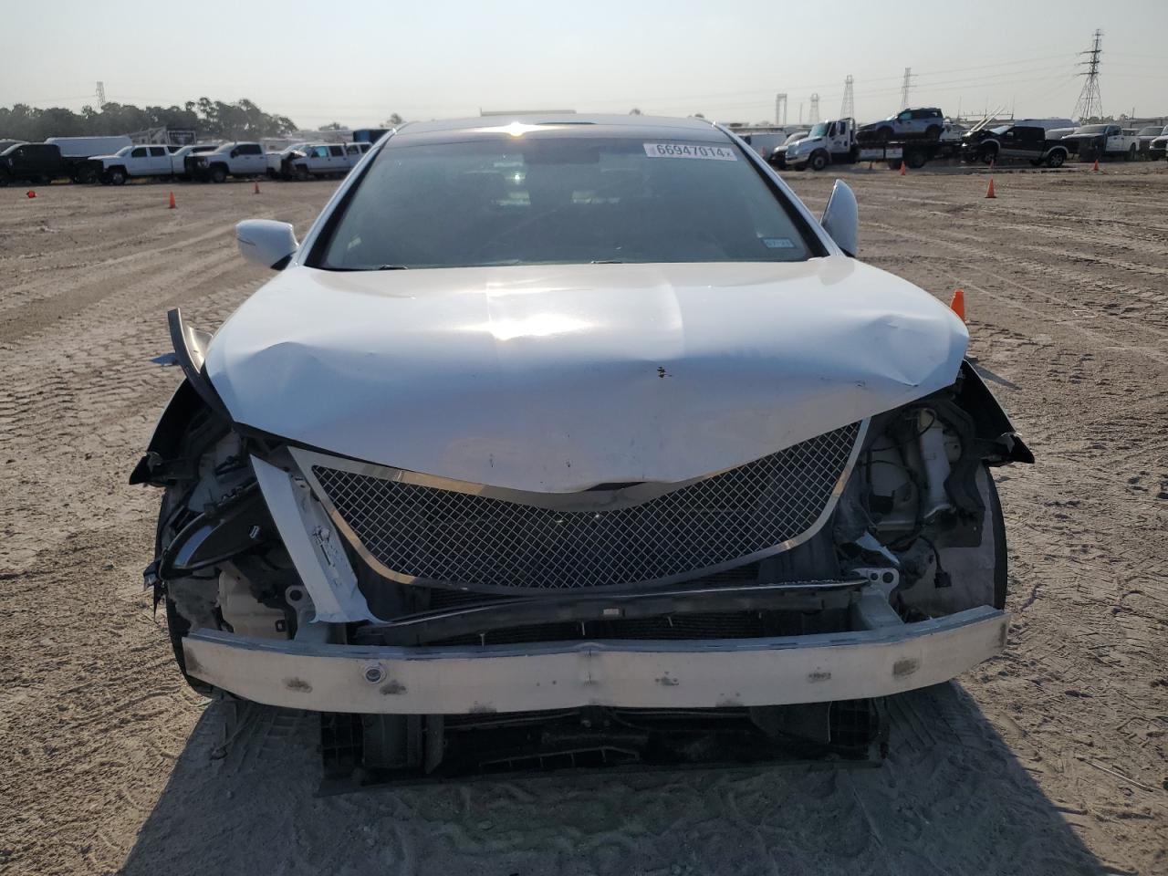 Lot #2840622145 2013 HYUNDAI AZERA GLS