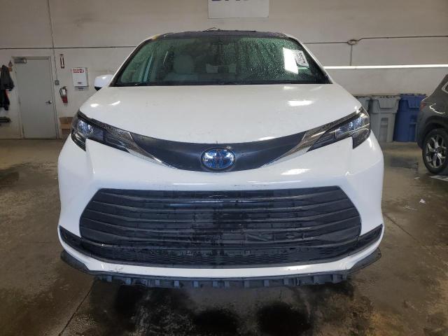 2022 TOYOTA SIENNA LE - 5TDKRKEC8NS096302