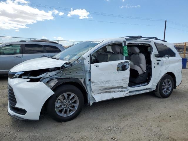 2022 TOYOTA SIENNA LE - 5TDKRKEC2NS118617