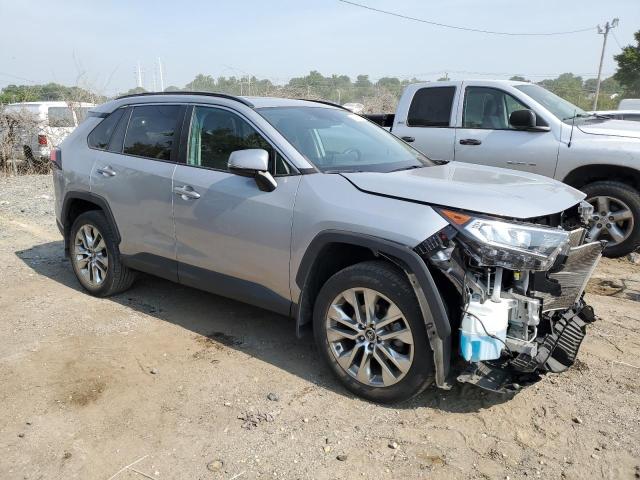 VIN 2T3A1RFV7LW111539 2020 Toyota RAV4, Xle Premium no.4