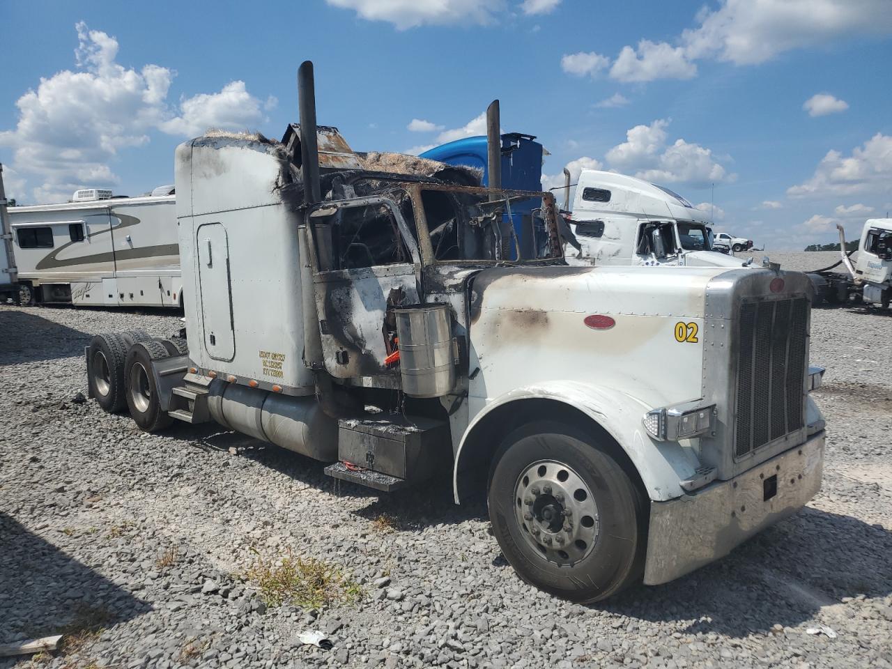 Lot #2940360097 2001 PETERBILT 379