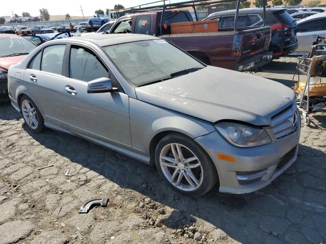 VIN WDDGF4HB4DA807654 2013 Mercedes-Benz C-Class, 250 no.4