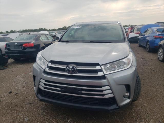 VIN 5TDJZRFH8HS383884 2017 Toyota Highlander, SE no.5