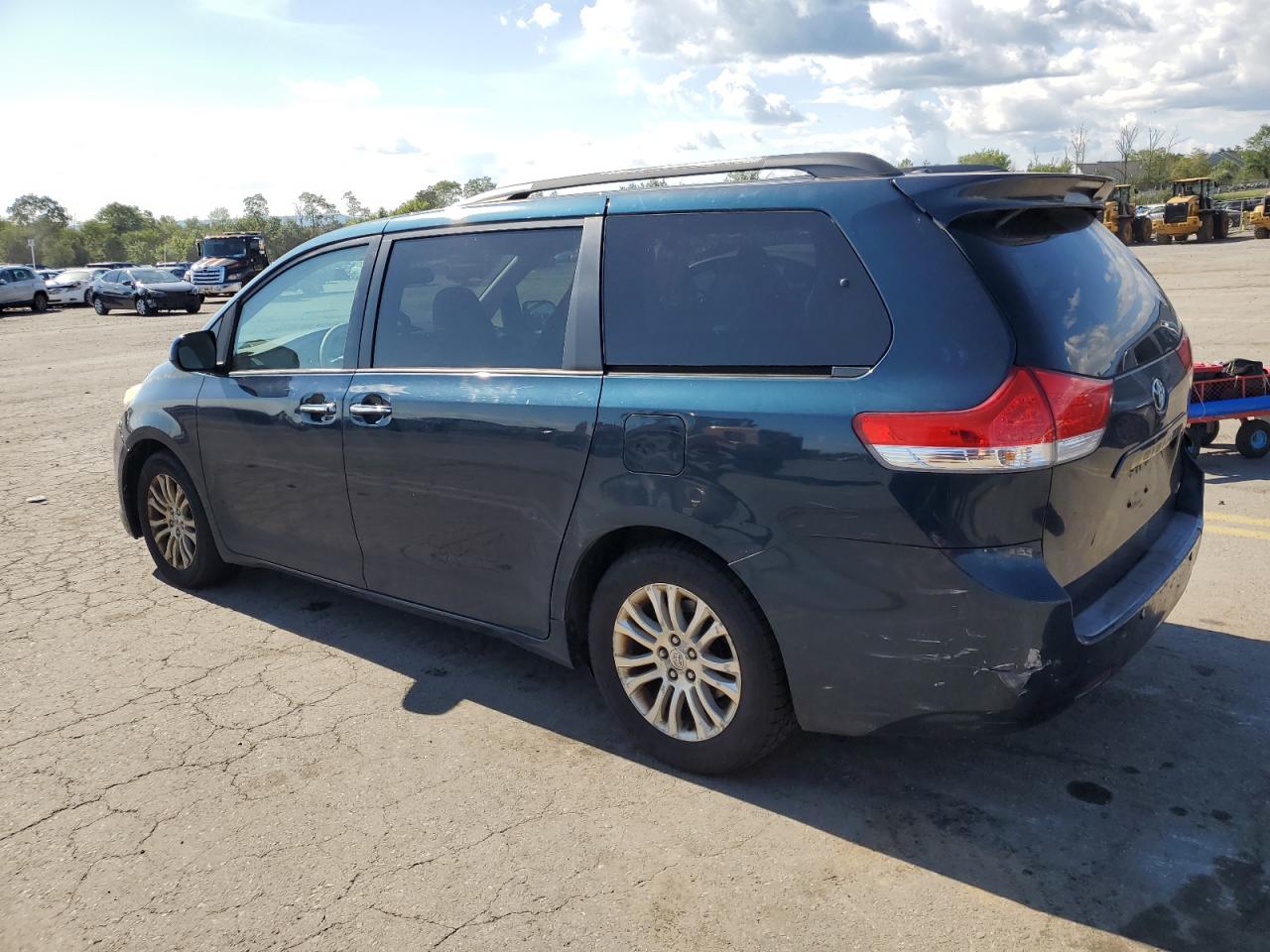 Lot #2909691269 2011 TOYOTA SIENNA XLE