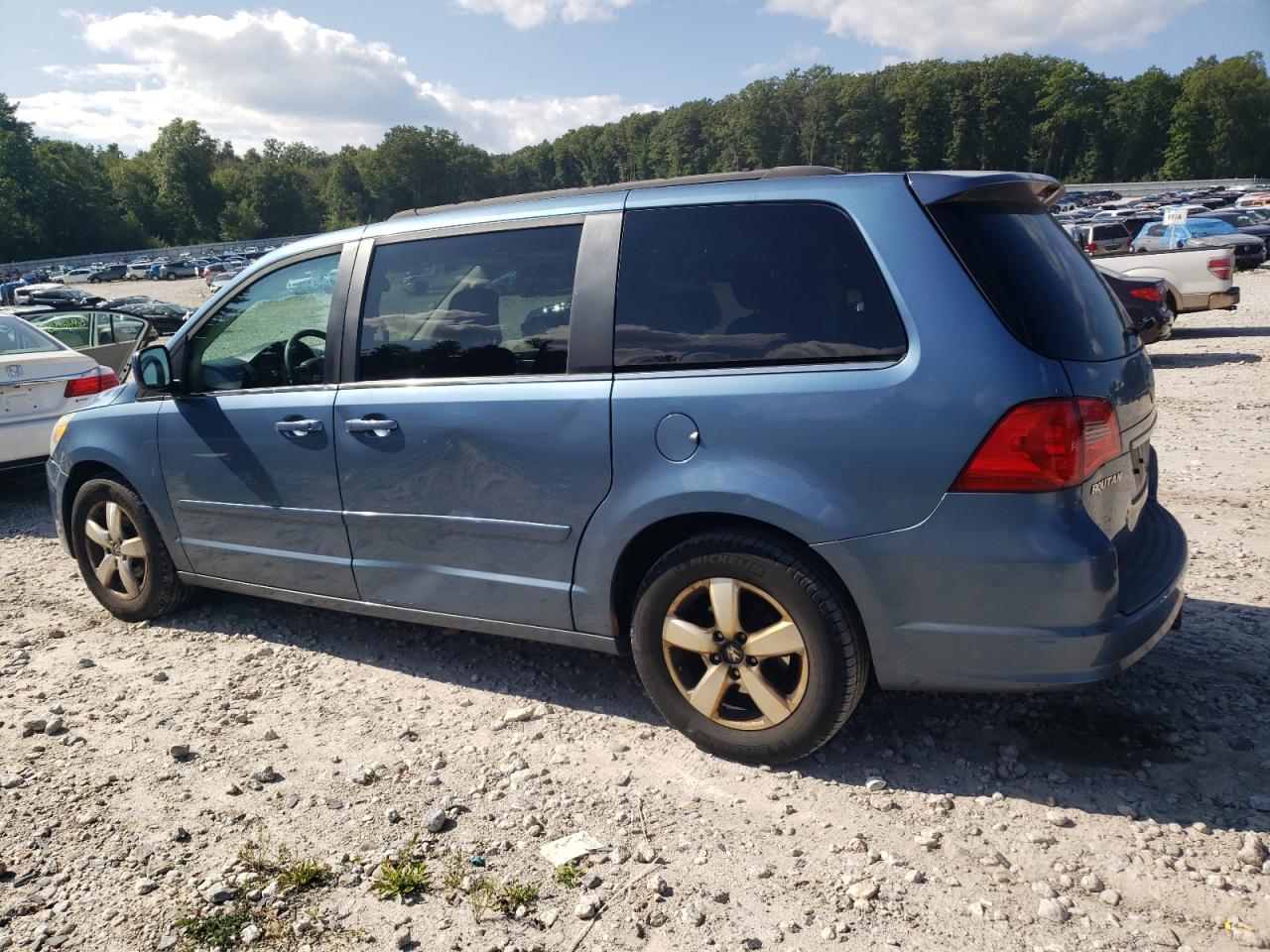 Lot #2945206675 2011 VOLKSWAGEN ROUTAN SEL