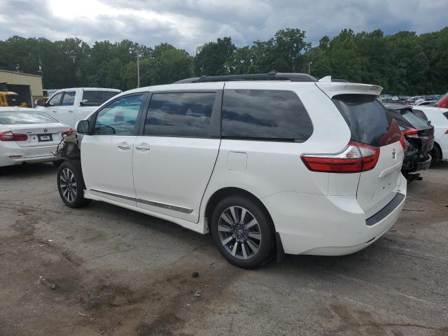 VIN 5TDDZ3DC2JS200468 2018 Toyota Sienna, Xle no.2