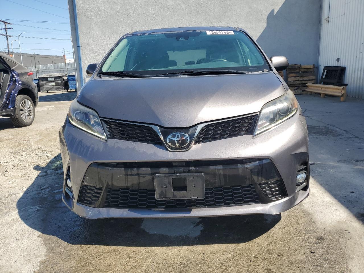 Lot #3028393783 2020 TOYOTA SIENNA SE