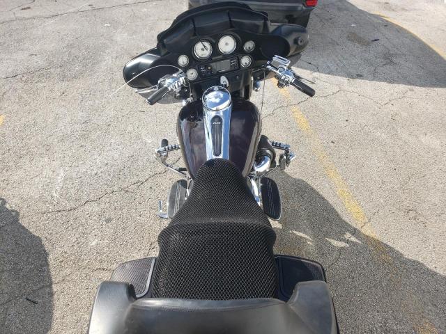 2011 HARLEY-DAVIDSON FLHX - 1HD1KB413BB674677