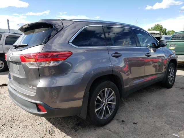 VIN 5TDJZRFH8KS622955 2019 Toyota Highlander, SE no.3