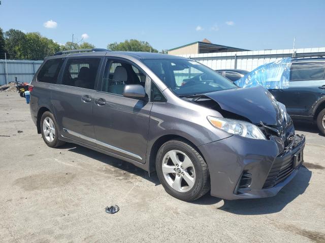 VIN 5TDKZ3DC5JS923674 2018 Toyota Sienna, LE no.4