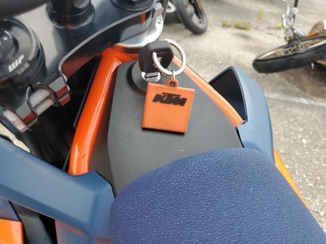 2024 KTM 690 SMC R VBKLSV403RM762161