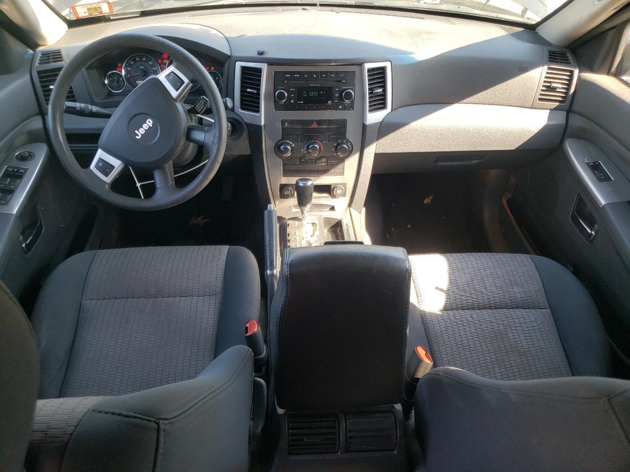 2010 Jeep GRAND CHER, LAREDO