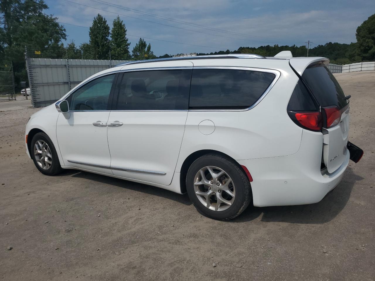 Lot #2909610374 2017 CHRYSLER PACIFICA L