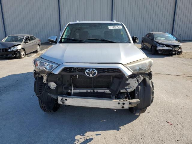2018 TOYOTA 4RUNNER SR - JTEZU5JR3J5186106