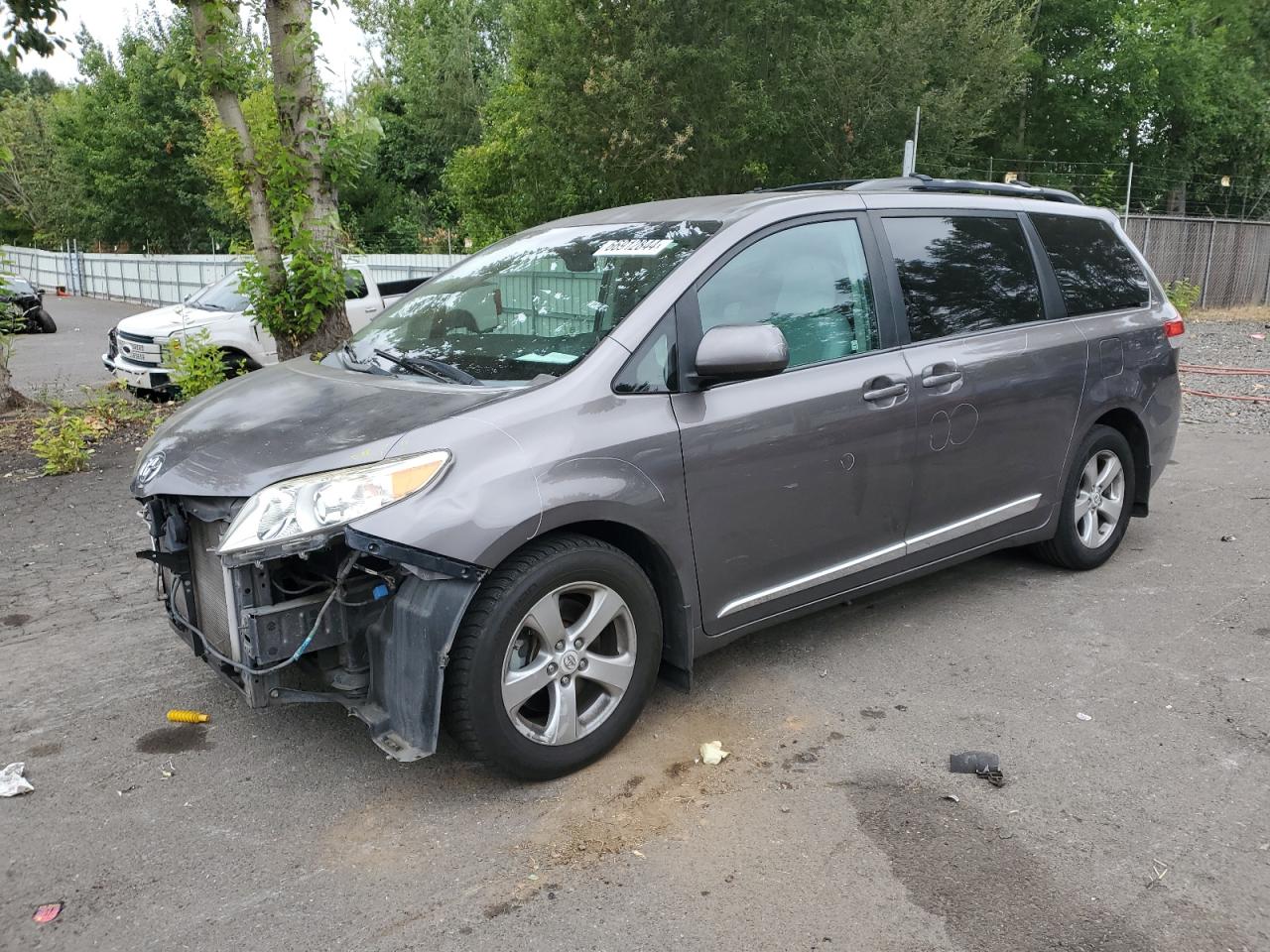 Toyota Sienna 2011 E grade