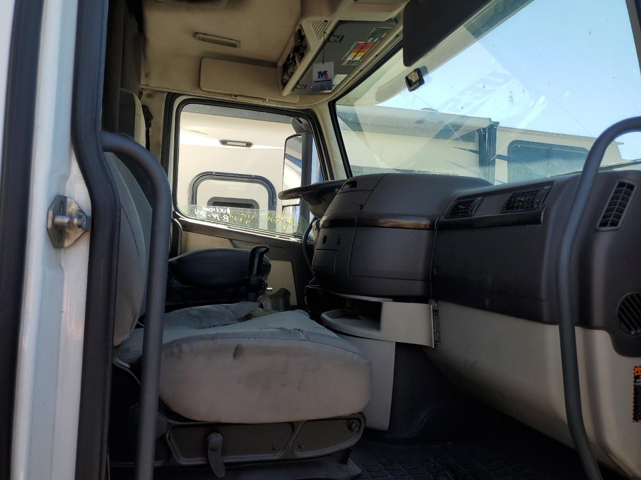 Lot #3021096177 2012 VOLVO VN VNL