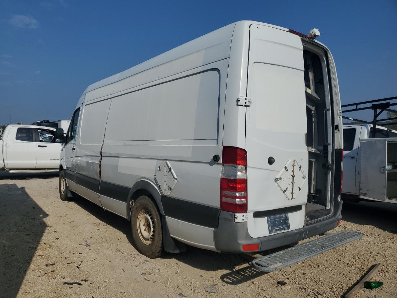 Lot #2824216487 2011 MERCEDES-BENZ SPRINTER 2