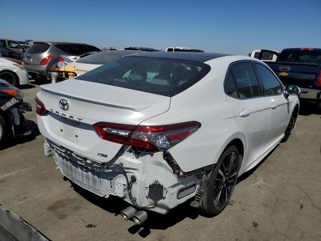 VIN 4T1B61HK6JU025185 2018 Toyota Camry, Xse no.3