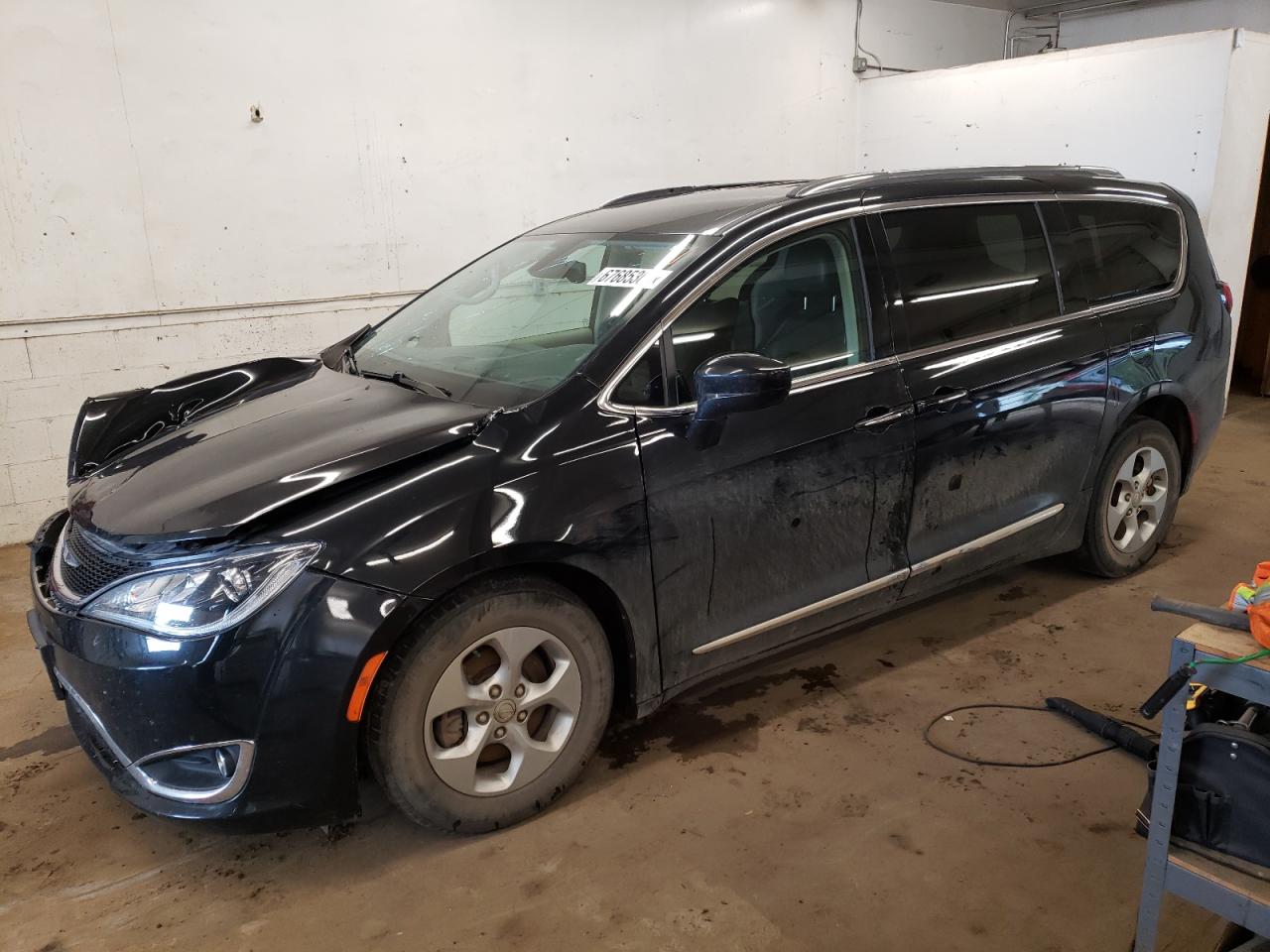 Chrysler Pacifica 2017 RU