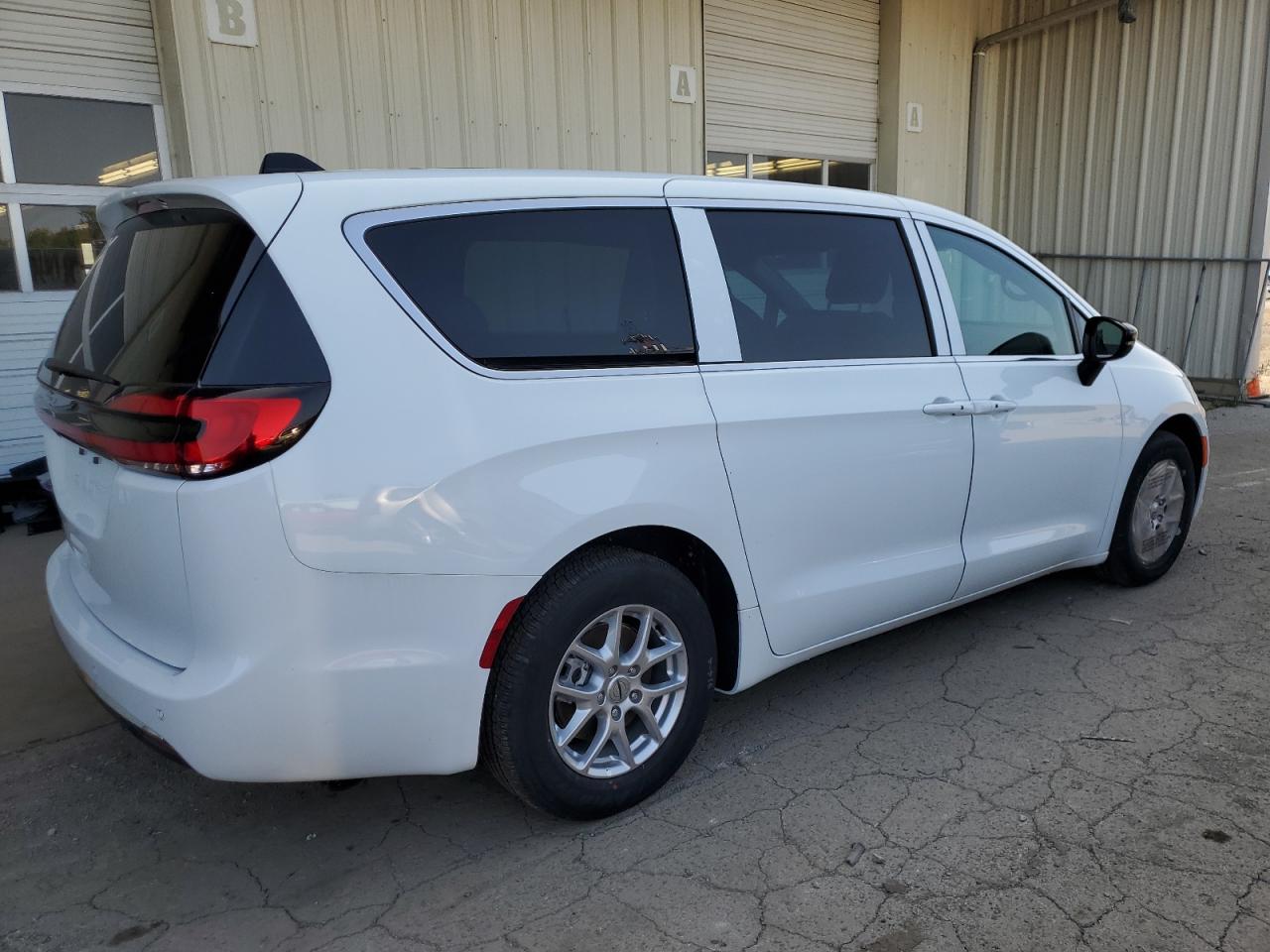 Lot #2957034075 2024 CHRYSLER PACIFICA T