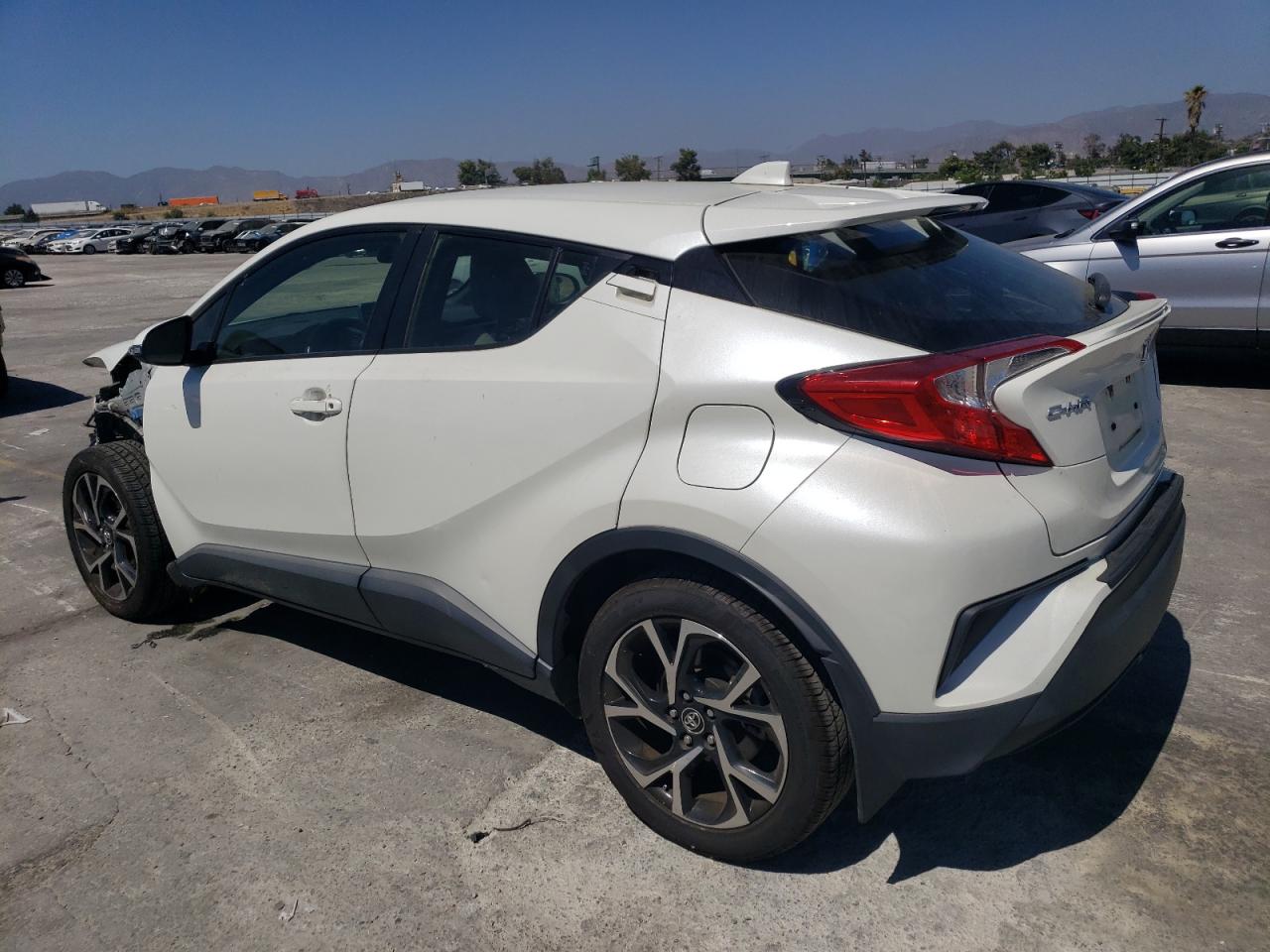 TOYOTA C-HR XLE 2019 white  gas JTNKHMBX4K1047821 photo #3