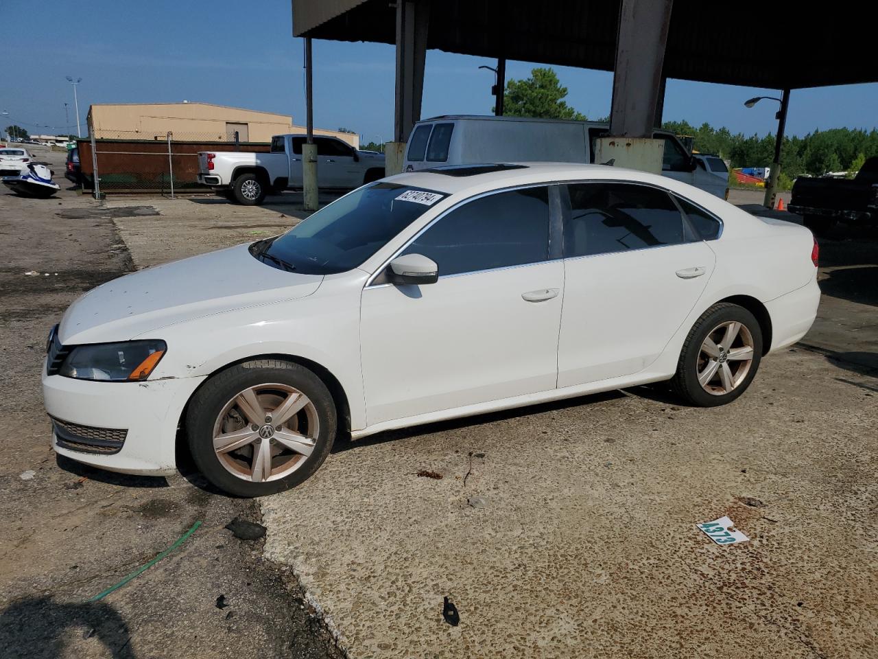 Lot #3028302802 2013 VOLKSWAGEN PASSAT SE