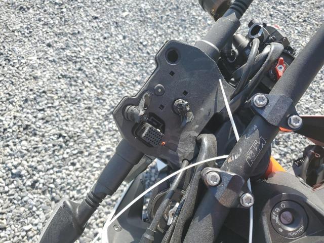2021 KTM 890 DUKE R - VBKTU9409MM806190