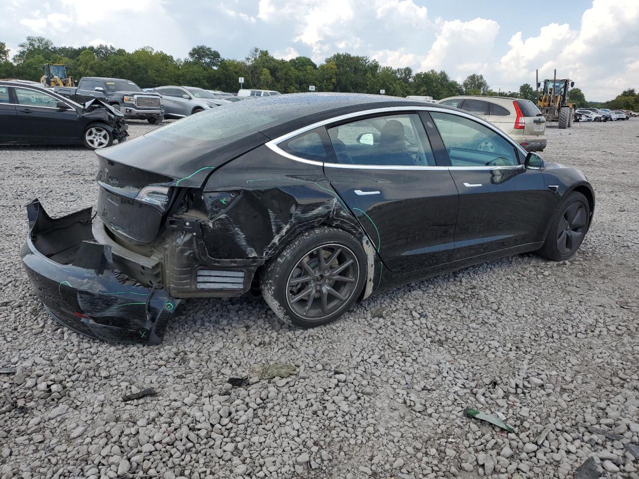 Lot #2989448566 2018 TESLA MODEL 3