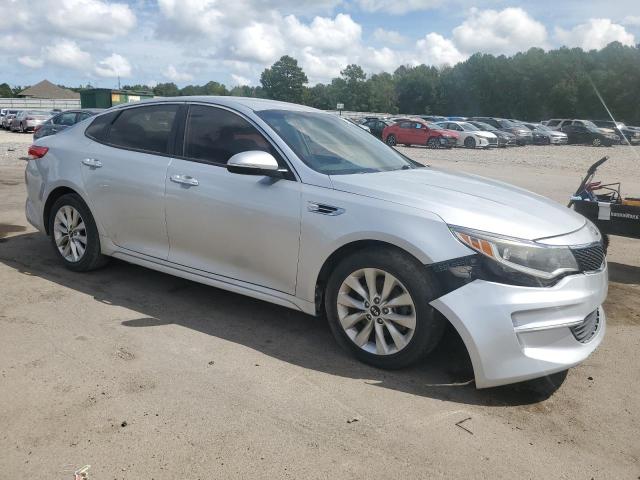 VIN 5XXGT4L36HG131558 2017 KIA Optima, LX no.4