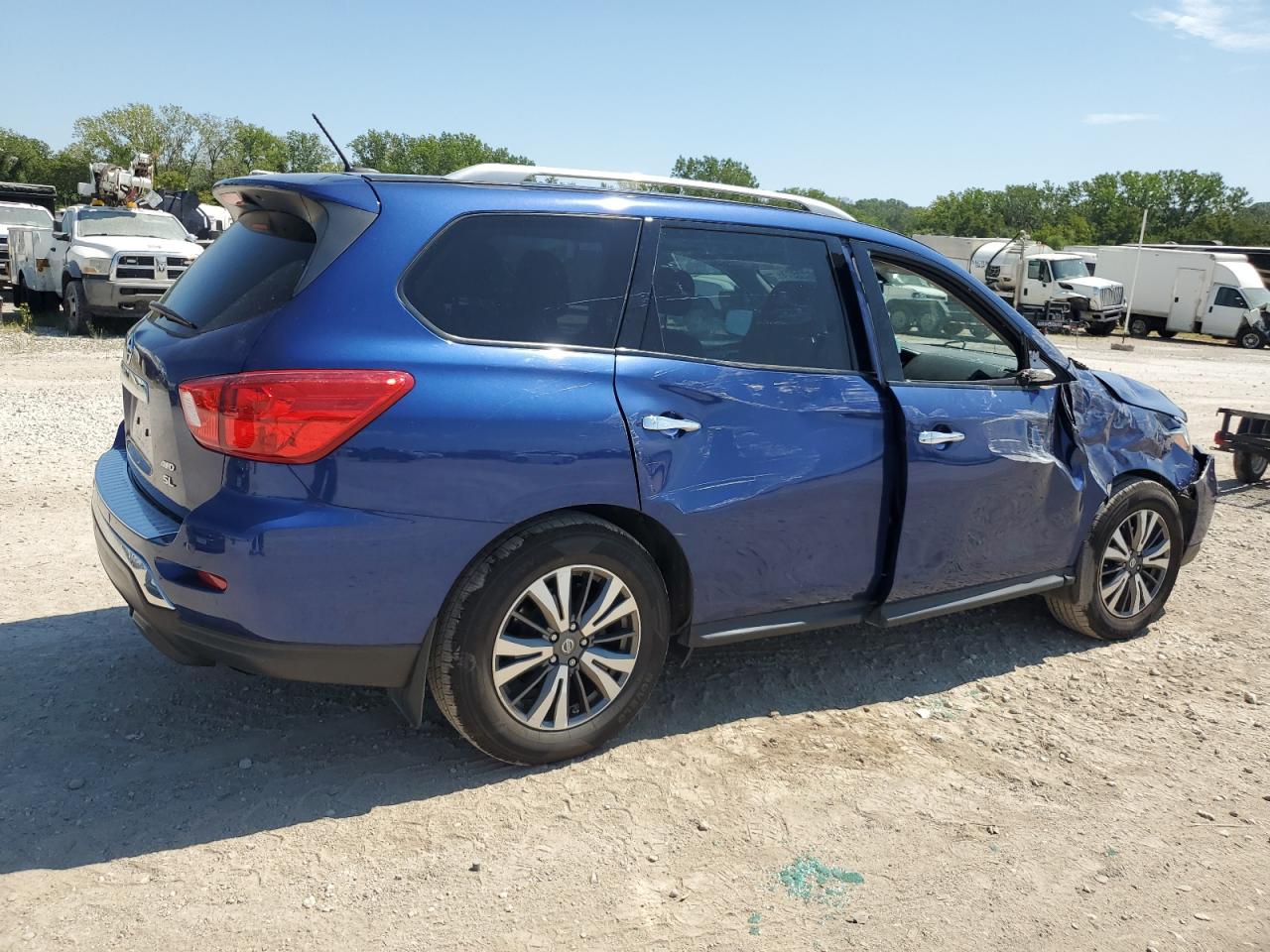 Lot #2824422428 2017 NISSAN PATHFINDER