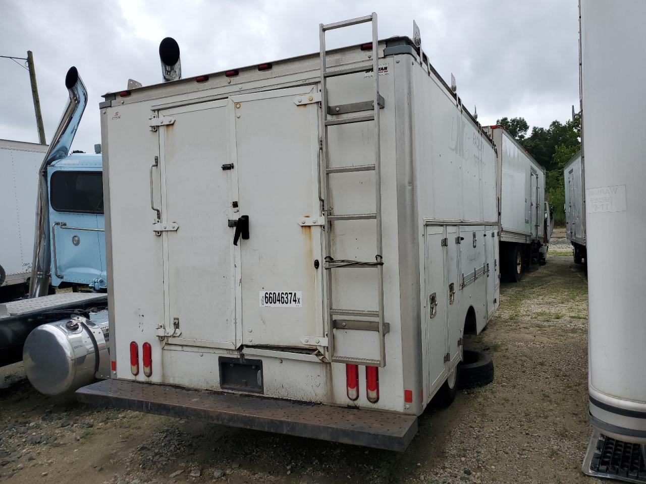 Lot #2758374233 2017 ISUZU NPR HD