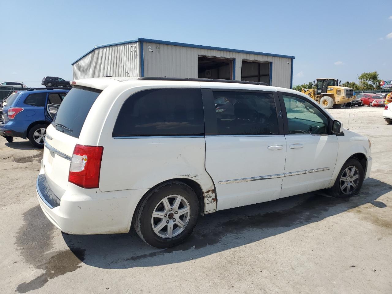 Lot #2871902346 2012 CHRYSLER TOWN & COU