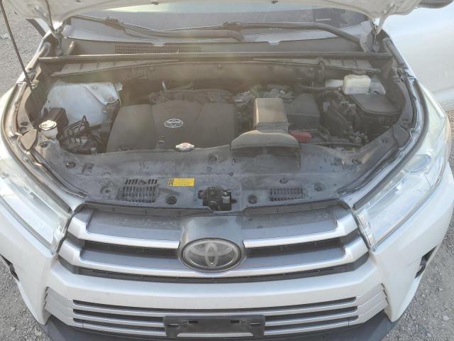 VIN 5TDZZRFH8JS237395 2018 Toyota Highlander, LE no.12