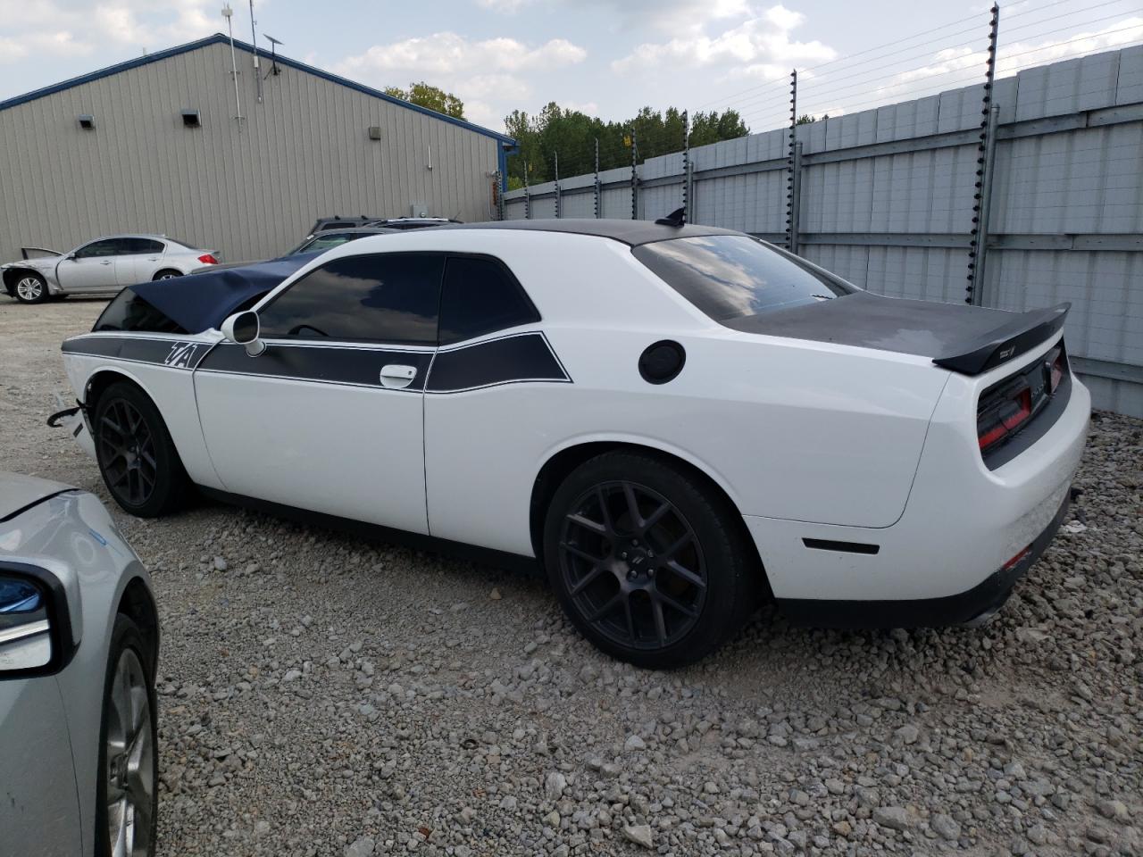 Lot #2826419130 2017 DODGE CHALLENGER