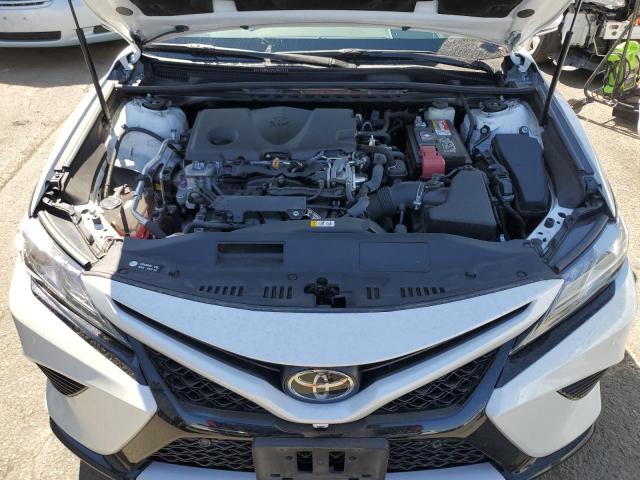 VIN 4T1B61HK6JU025185 2018 Toyota Camry, Xse no.11