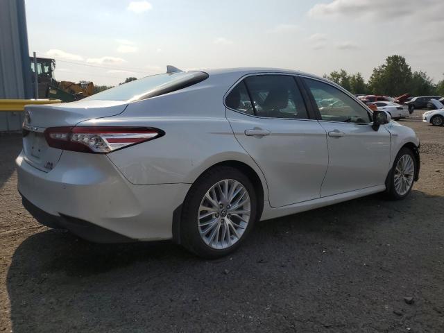 VIN 4T1B21HK3JU003639 2018 Toyota Camry, Hybrid no.3