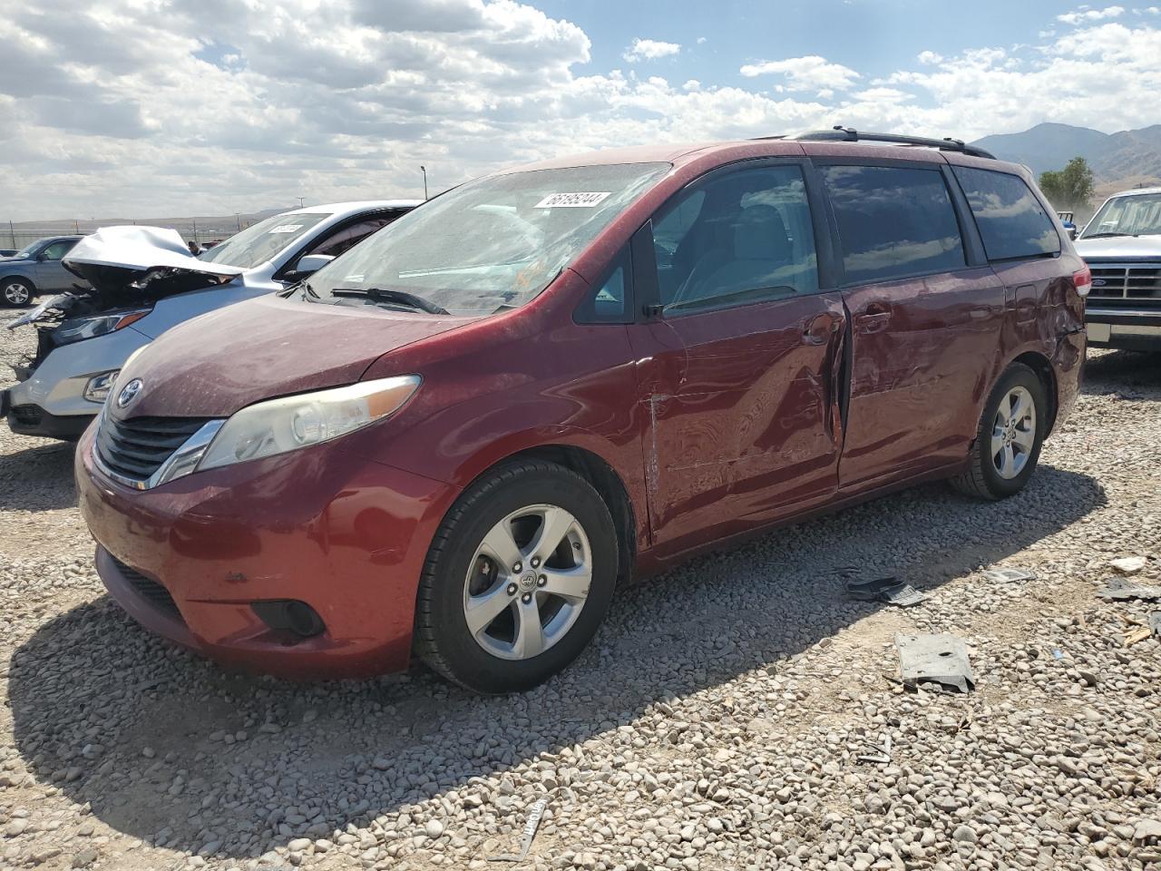 Lot #2749014360 2013 CHRYSLER TOWN & COU